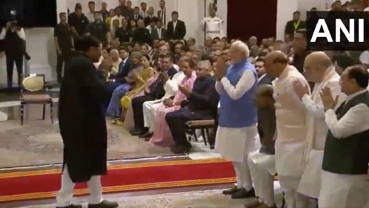 न्या. गवई यांचा प्रवास अमरावतीतून सुरू झाला. पुढे ते नागपूरमार्गे दिल्लीपर्यंत पोहोचले. अमरावतीचे सुपुरत्र सरन्यायाधीश झाल्याने अमरावतीत फटाक्यांची आतषबाजी करत जल्लोष साजरा झाला.