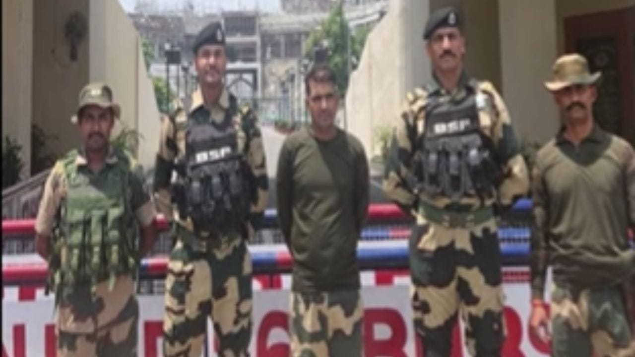 BSF Soldier P. K. Sahu : पाकिस्तानने पी. के. साहूंना भारताच्या ताब्यात सोपवलं