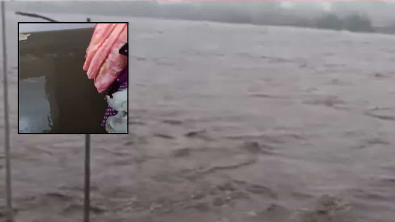 Badlapur Rain : बदलापूर रेल्वे स्टेशन परिसरात दुकानात पाणी शिरल्याने व्यापाऱ्यांचं नुकसान