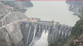 एअर स्ट्राईकनंतर आता वॉटर स्ट्राईक! बगलिहार, सलाल धरणाचे दरवाजे उघडले एअर स्ट्राईकनंतर आता वॉटर स्ट्राईक! बगलिहार, सलाल धरणाचे दरवाजे उघडले