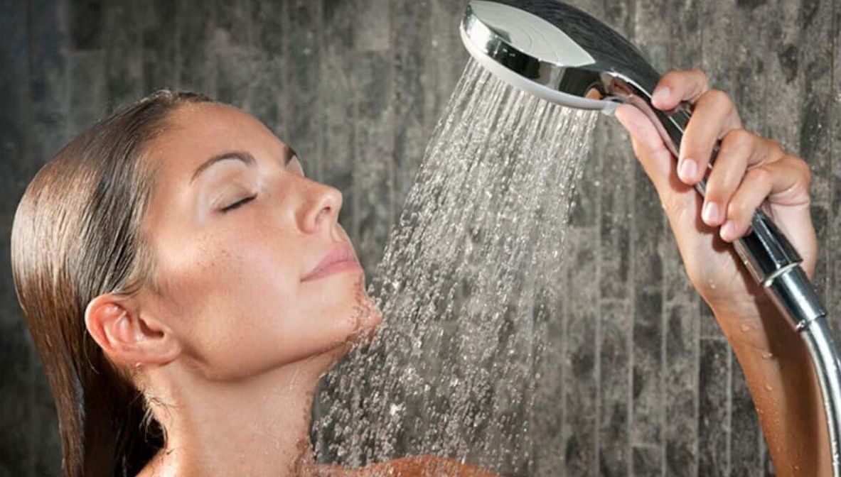 Bathing tips: कितीही रगडून अंग घासा, शरीरातील 'हे' तीन भाग तरीही राहतात अस्वच्छ, एका ठिकाणी तर... Bathing tips: कितीही रगडून अंग घासा, शरीरातील 'हे' तीन भाग तरीही राहतात अस्वच्छ, एका ठिकाणी तर...