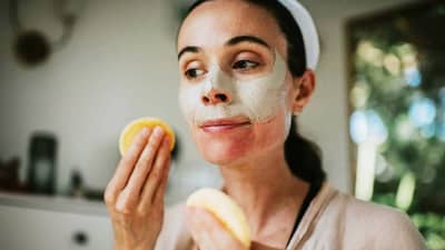 उन्हाळ्यात तुमच्याही चेहऱ्यावर दिसतात ब्लॅकहेड्स , तर या टिप्स करा फॉलो