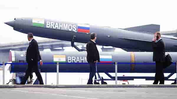 Operation Sindoor : पाकची दाणादाण, ब्रह्मोस खरेदीसाठी लागली रांग, डिफेन्स एक्सपोर्टमध्ये तुफान वाढ, शेअर बाजारात कुणाला फायदा?
