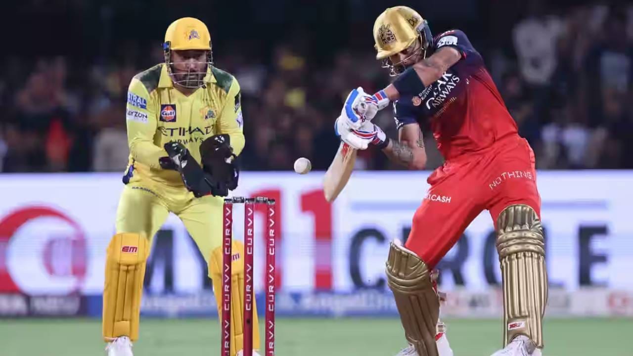 चेन्नई सुपर किंग्सने 253 सामन्यात 35 वेळा 200 हून अधिक धावा करण्याचा विक्रम केला आहे. या स्पर्धेत चेन्नई सुपर किंग्सने दोन वेळा 200 हून अधिक केल्या आणि आरसीबीचा विक्रम आपल्या नावावर केला आहे. (PHOTO- IPL/BCCI)