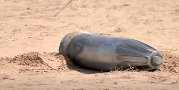 भारत आणि पाकिस्तान यांच्यात युद्धजन्य स्थिती निर्माण झाली आहे. एका प्रकारे या दोन्ही देशांत अप्रत्यक्षपणे युद्धच चालू झाले आहे. दरम्यान भारताच्या ऑपरेशन सिंदूरनंतर पाकिस्ताननेही भारतातील सीमाभागातील राज्यांत भ्याड हल्ले केले आहेत. राजस्थान पंजाब जम्मू या प्रदेशातील काही गावांत पाकिस्तानने केलेल्या हल्ल्यांचे अवशेष पाहायला मिळत आहेत. 