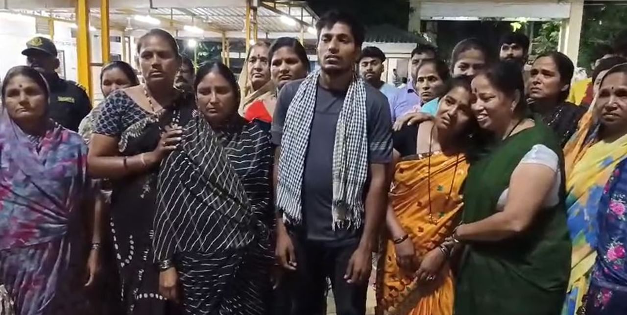 जळगाव जिल्ह्यातील किनोद येथे धक्कादायक घटना घडली आहे. येथे एका विवाहितेने गळफास घेऊन आत्महत्या केल्याचं समोर आलं आहे.  