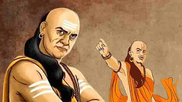 Chanakya Niti : आर्य चाणक्य म्हणतात या लोकांना चुकूनही देऊ नका तुमच्या मेहनतीची कमाई, नाहीतर होईल पश्चताप