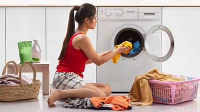वॉशिंग मशीनमध्ये कपडे धुताना या चुका टाळा, नुकसान झालंच म्हणून समजा !