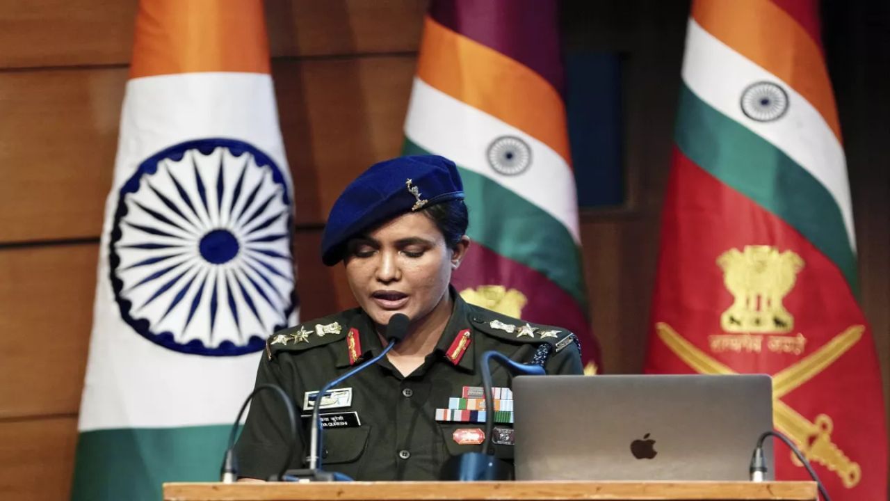 कर्नल सोफिया कुरेशी या भारतीय लष्कराच्या सिग्नल अधिकारी आहेत. बहुराष्ट्रीय लष्करी सरावात भारतीय लष्कराच्या तुकडीचे नेतृत्व करणाऱ्या कर्नल कुरेशी या पहिल्या महिला अधिकारी आहेत.