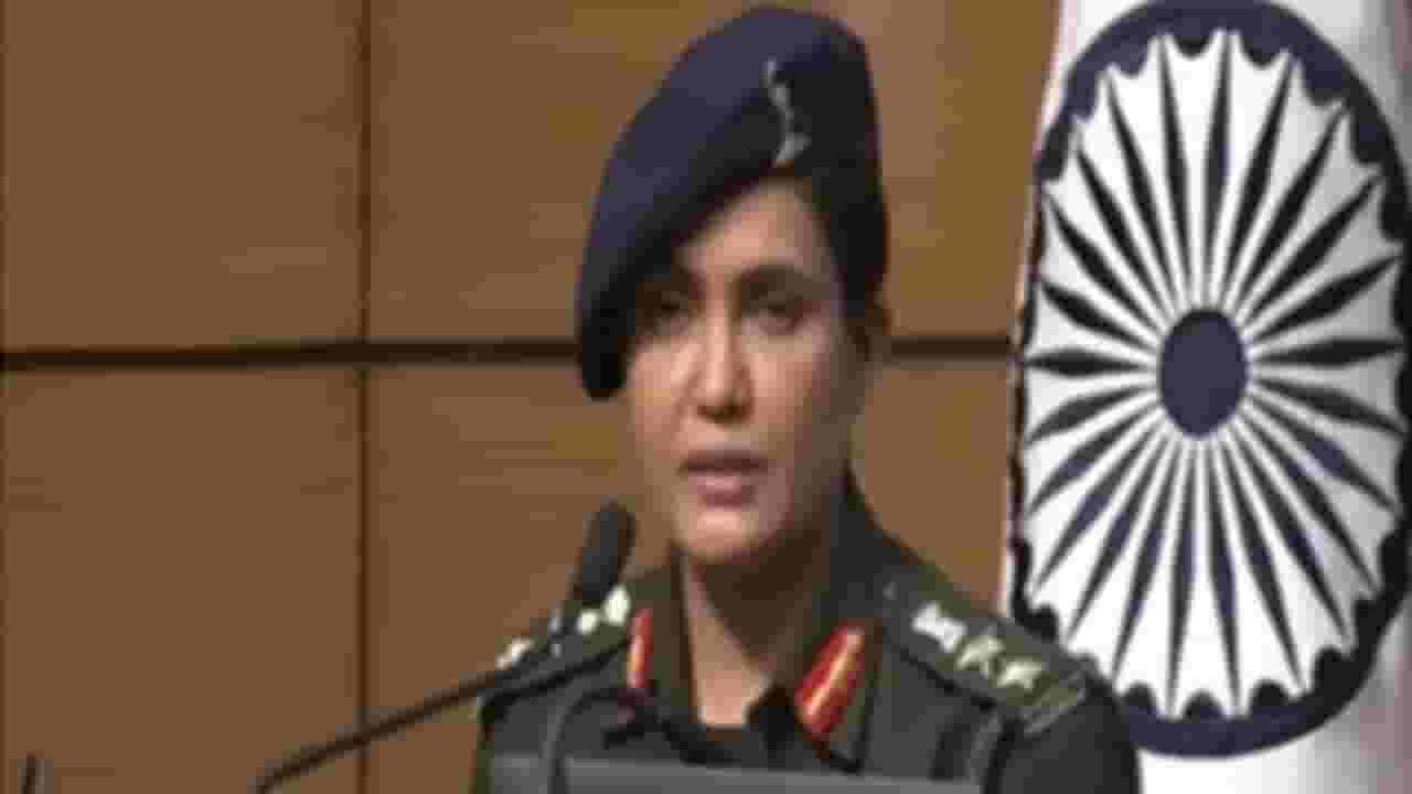 Operation Sindoor : निष्पाप नागरिकांना इजा होणार नाही याची काळजी घेतली; कर्नल सोफिया कुरेशीं फोटो दाखवून इत्यंभूत माहिती सांगितली Operation Sindoor : निष्पाप नागरिकांना इजा होणार नाही याची काळजी घेतली; कर्नल सोफिया कुरेशीं फोटो दाखवून इत्यंभूत माहिती सांगितली