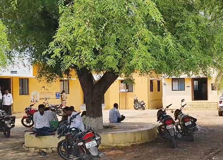 या मृतदेहाची माहिती मिळताच बीड ग्रामीण पोलिसांनी घटनास्थळी धाव घेत पंचनामा केला आहे.