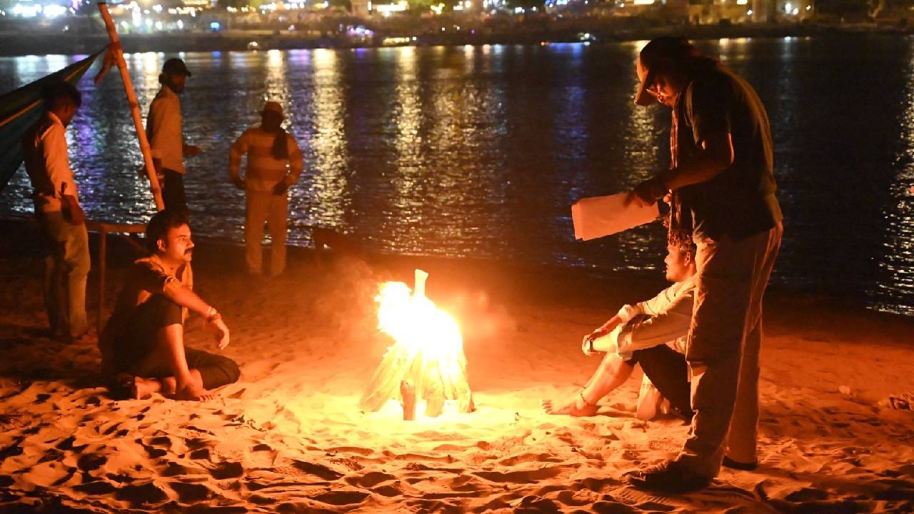 "हा सर्व अनुभव तुम्हाला देवमाणसामध्ये त्याच्या काही छटा दिसतील. मी हे सर्व अनुभवायला दोन दिवस आधीच पोहोचलो होतो. कारण मला त्या जागेचा, तिकडच्या भाषेचा आणि लोकांच्या वावरण्याचा अभ्यास करायचा होता. माझ्या अभ्यासादरम्यान मी गंगाघाट पूर्ण फिरलो." 
