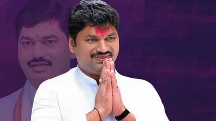 Dhananjay Munde : धनंजय मुंडेंनी निवडला मन:शांतीचा मार्ग, गेल्या 8 दिवसांपासून नेमके आहेत कुठे? Dhananjay Munde : धनंजय मुंडेंनी निवडला मन:शांतीचा मार्ग, गेल्या 8 दिवसांपासून नेमके आहेत कुठे?