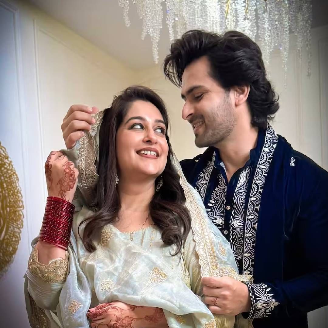 मुलाच्या जन्माच्या वर्षभरातच आता दीपिकाला स्टेज 2 लिव्हर कॅन्सरचं निदान झालं आहे. सोशल मीडियाद्वारे तिने याबद्दलची माहिती दिली. दीपिकावर लवकरच शस्त्रक्रिया करण्यात येणार आहे. या कठीण परिस्थितीत शोएब आणि त्याचे कुटुंबीय दीपिकाच्या पाठिशी खंबीरपणे उभे असल्याचं पहायला मिळत आहे. 
