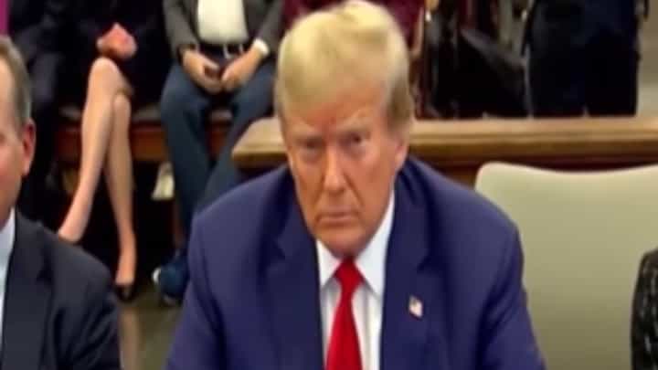 Donald Trump : काश्मीरवर तोडगा निघणार? डोनाल्ड ट्रम्प यांनी केलं मोठं विधान Donald Trump : काश्मीरवर तोडगा निघणार? डोनाल्ड ट्रम्प यांनी केलं मोठं विधान