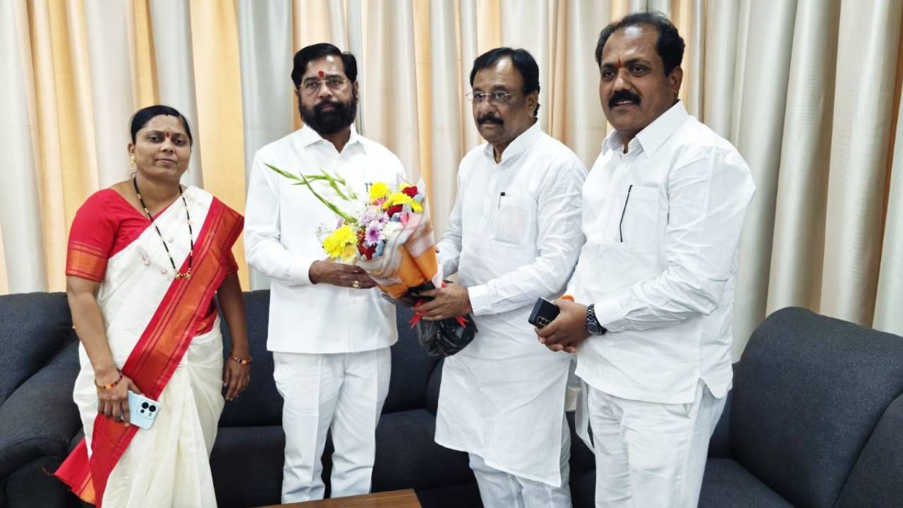 सोलापूरात काँग्रेसला शिंदे सेनेची धोबीपछाड! या बड्या नेत्याची लवकरच एंट्री, मविआसमोर ठाकले आव्हान