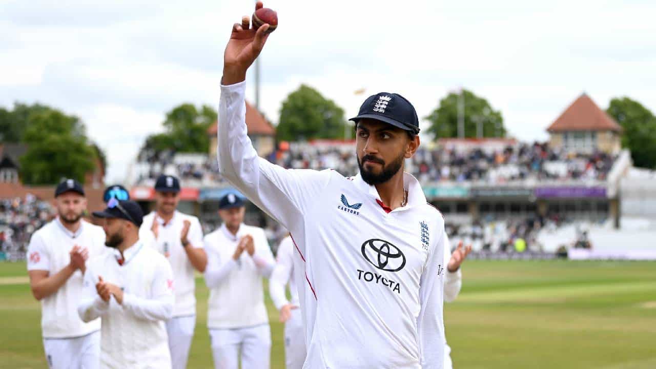 ENG vs ZIM : इंग्लंडने कसोटी सामन्यात झिम्बाब्वेचा उडवला धुव्वा, दोनदा फलंदाजी करूनही नामुष्की