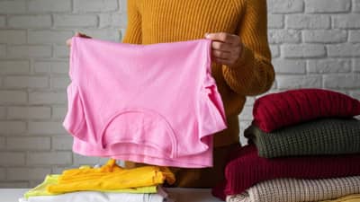 पावसात कपड्यांवर चिखलाचे डाग? ‘या’ 7 घरगुती उपायांनी मिळवा झटपट स्वच्छता