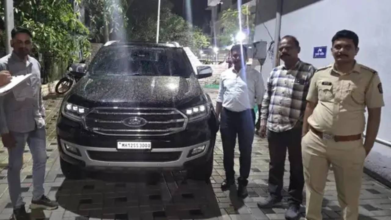 हगवणेंकडे एंडेवर ही मोठी काळ्या रंगाची गाडी आहे. ही गाडी देखील पोलिसांनी जप्त केली आहे. 