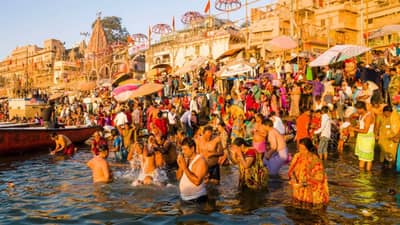 ganga dussehra upay: गंगा दशहराला चुकूनही या गोष्टी दान करू नका, नाहीतर दुख:चा डोंगर कोसळेल.....