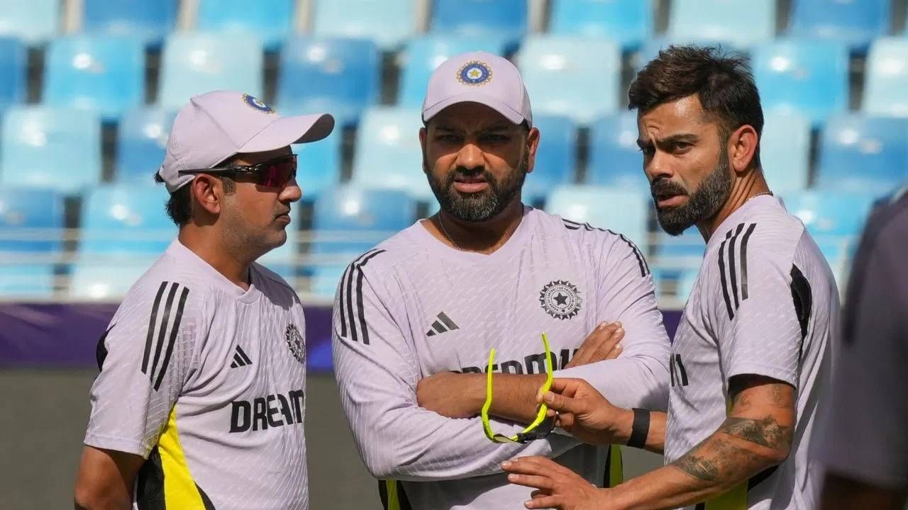 वनडे कॅप्टन्सीही गमावणार रोहित शर्मा ? गंभीरच्या त्या विधानाने खळबळ वनडे कॅप्टन्सीही गमावणार रोहित शर्मा ? गंभीरच्या त्या विधानाने खळबळ