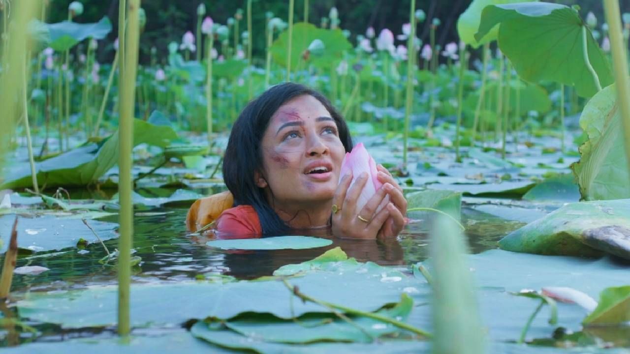 स्टार प्रवाह वाहिनीवरील 'कोण होतीस तू, काय झालीस तू' या मालिकेला प्रेक्षकांचं भरभरुन प्रेम मिळत आहे. लाँचच्या पहिल्याच आठवड्यात 6.7 टीआरपी मिळवत मालिकेची धमाकेदार सुरुवात झाली. आता लवकरच या मालिकेत एक रोमांचक वळण पाहायला मिळणार आहे.