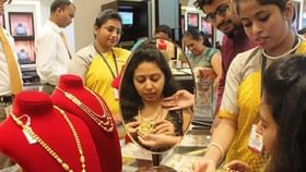 सोन्यात तुफान तर चांदी झाली महाग, काय किंमती जळगाव सराफा बाजारात सोन्यात तुफान तर चांदी झाली महाग, काय किंमती जळगाव सराफा बाजारात
