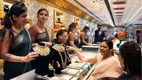 स्वस्ताईचा आनंद औटघटकेचा; सोने-चांदीत पुन्हा वाढ, किंमती वधारल्या स्वस्ताईचा आनंद औटघटकेचा; सोने-चांदीत पुन्हा वाढ, किंमती वधारल्या