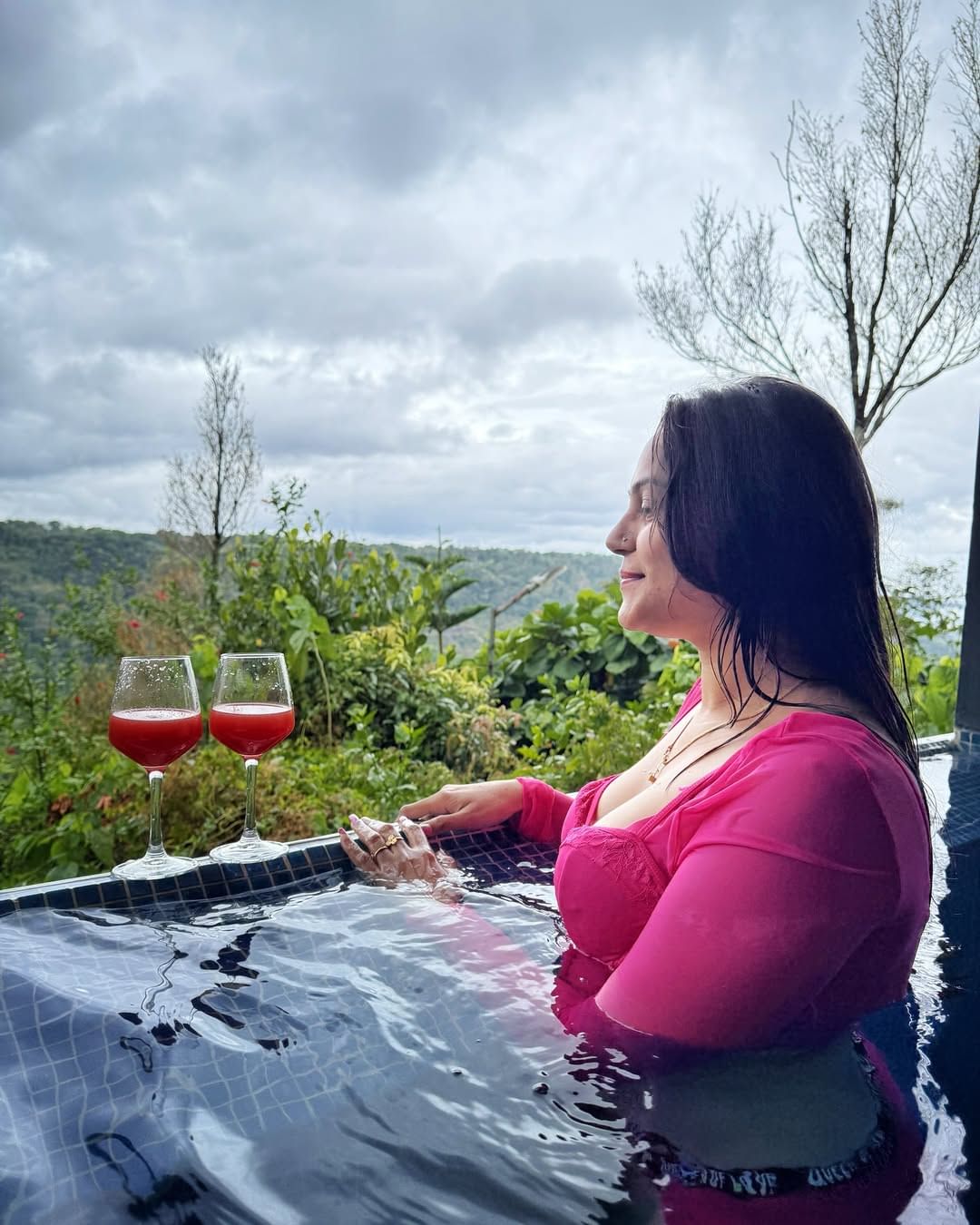 हरियाणाच्या हिसार येथील प्रसिद्ध यूट्यूबर ज्योती मल्होत्रा हिच्यावर पाकिस्तानसाठी हेरगिरी केल्याचा आरोप आहे. तिला सध्या अटक करण्यात आले आहे. 