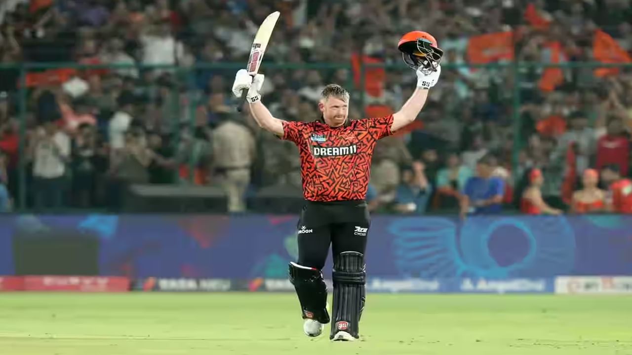 तसेच क्लासेन आणि अनिकेत वर्मा ही जोडी नाबाद परतली. अनिकेतने 12 रन्स केल्या. तर क्लासेन 39 बॉलमध्ये 9 सिक्स आणि 7 फोरसह नॉट आऊट 105 रन्स केल्या. क्लासेनचं हे आयपीएल कारकीर्दीतील दुसरं शतक ठरलं. तसेच क्लासेनने 37 बॉलमध्ये शतक ठोकत डेव्हीड मिलर आणि ट्रेव्हिस हेड या दोघांचा रेकॉर्ड ब्रेक केला. क्लासेन यासह आयपीएल इतिहासात संयुक्तरित्या तिसरं वेगवान शतक करणारा फलंदाज ठरला. क्लासेनने याबाबतीत युसूफ पठाणच्या विक्रमाची बरोबरी केली.  (Photo Credit : IPL/Bcci)