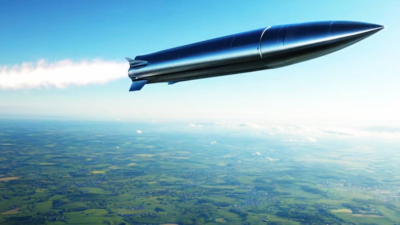 चीननुसार, ही मिसाईल अंतराळातून डागल्या जाऊ शकते. विशेष म्हणजे हे क्षेपणास्त्र कोणत्याही स्थितीत कुठल्याही दिशेने नेता येऊ शकते. त्याची दिशा बदलू शकते. हे क्षेपणास्त्र जमीन, पाणी, हवा आणि अंतराळतून मारा करू शकते. 