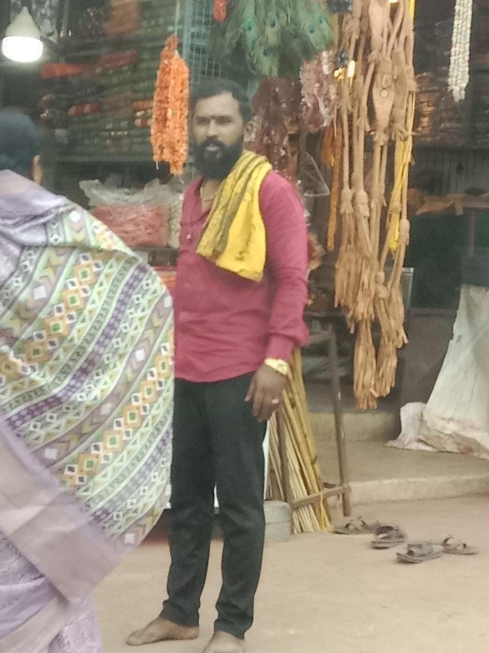 विशेष म्हणजे पीडित विवाहितेची सासूदेखील तिला वेगवेगळ्या प्रकारे छळत होती. पीडितेची सासू वैशाली चोंधे काळी जादू करण्यासाठी करायची. 