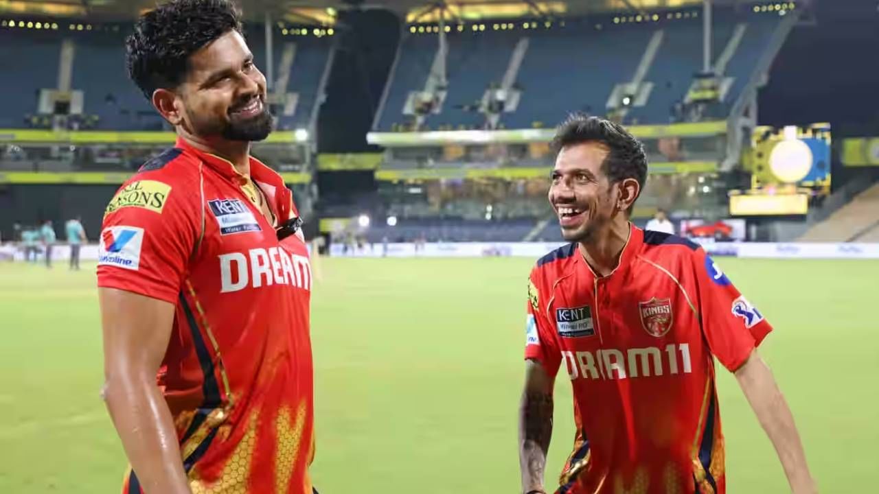 पंजाब किंग्सचा कर्णधार श्रेयस अय्यरला स्लो ओव्हर रेटमुळे दंड ठोठावण्यात आला आहे. चेन्नई सुपर किंग्स विरुद्धच्या सामन्यात पंजाबने निर्धारित वेळेत गोलंदाजी पूर्ण केली नाही. त्यामुळे दंड ठोठावण्यात आला. अय्यर आणि त्याच्या संघाने मॅच रेफ्रीसमोर त्यांची चूक मान्य केली आहे. आयपीएलच्या आचारसंहितेनुसार सामनाधिकाऱ्यांचा निर्णय अंतिम आणि वैध असतो.