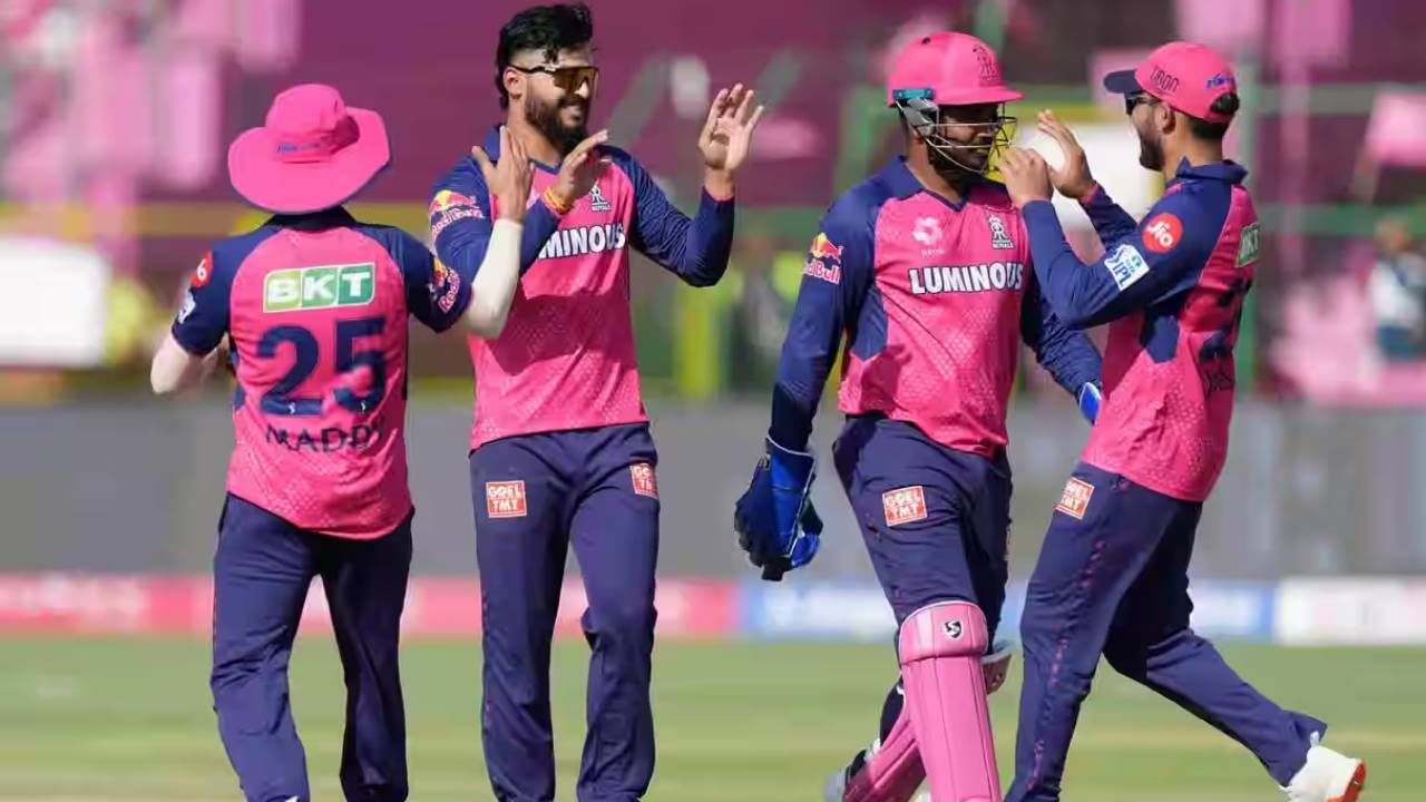 राजस्थान रॉयल्स संघाने आतापर्यंत एकूण 13 सामने खेळले आहेत. यावेळी त्यांनी फक्त 3 सामने जिंकले आहेत. आता उर्वरित एका सामन्यात जिंकले तरी राजस्थान रॉयल्स पुढील टप्प्यात जाऊ शकणार नाही. त्यामुळे राजस्थानचं स्पर्धेतील आव्हान संपुष्टात आलं आहे.