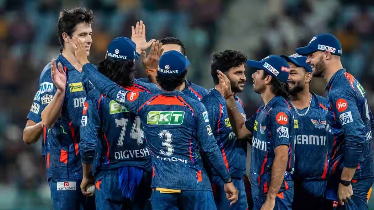 लखनौ सुपर जायंट्स संघाने आतापर्यंत खेळलेल्या 12 पैकी फक्त 5 सामन्यात विजय मिळवला आहे. उर्वरित दोन सामने जिंकले तरी लखनौ सुपरजायंट्स प्लेऑफमध्ये प्रवेश करू शकणार नाहीत.