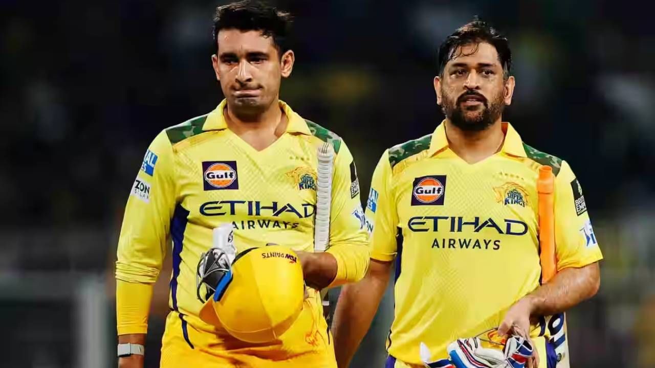 सनरायझर्स हैदराबाद, राजस्थान रॉयलस आणि चेन्नई सुपर किंग्स यांचं स्पर्धेतील आव्हान संपुष्टात आलं आहे. त्यामुळे उर्वरित सामन्यात विजय मिळवला तरी काही फरक पडणार नाही. पण हे संघ वर असलेल्या सात संघांचं प्लेऑफचं गणित बिघडवू शकतात. उर्वरित 16 पैकी चेन्नई सुपर किंग्स विरुद्ध राजस्थान रॉयल् हा सामना फक्त औपचारिक असेल. (Photo : IPL/BCCI)
