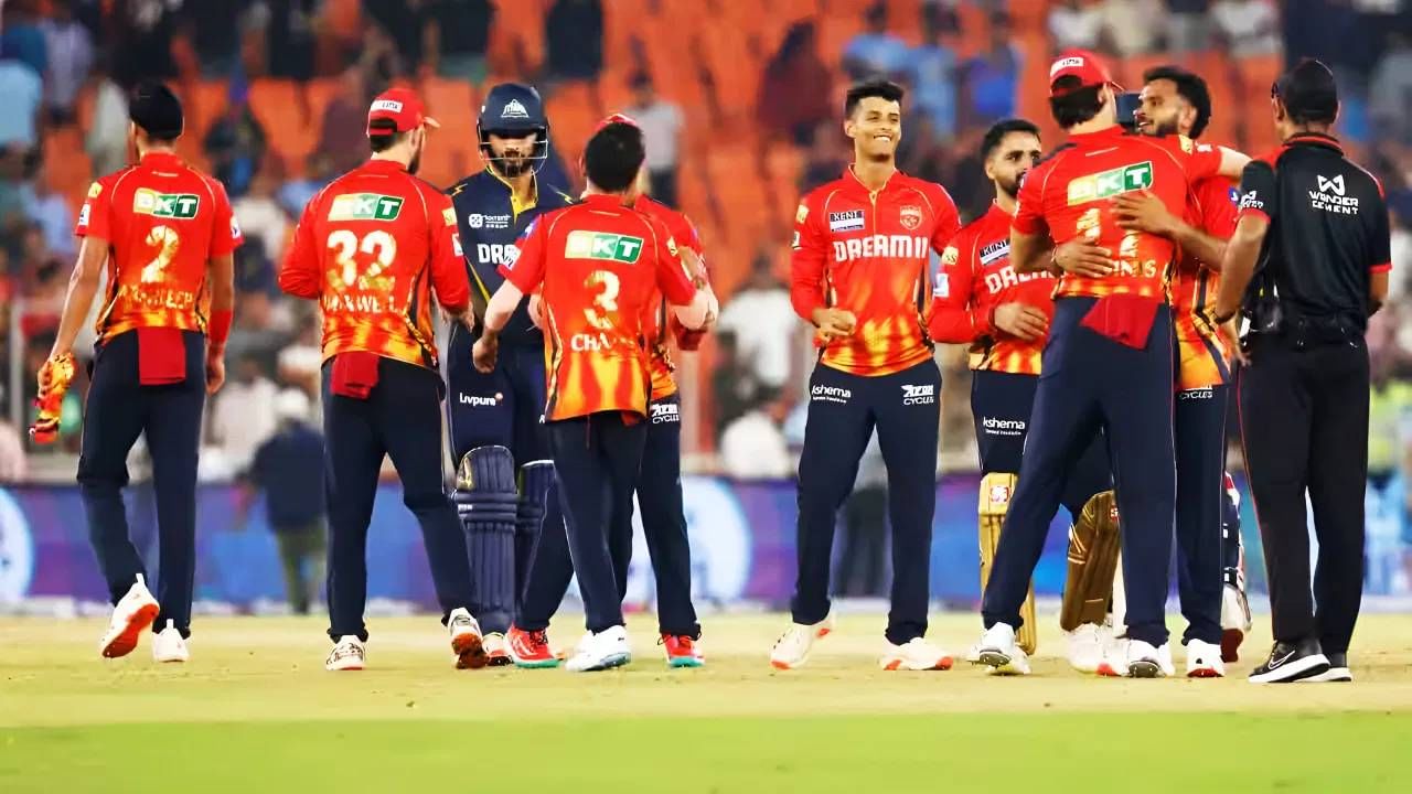 पंजाब किंग्स: श्रेयस अय्यरच्या नेतृत्वाखालील पंजाब किंग्जने 11 पैकी 7 सामने जिंकले आहेत. जर त्यांनी उर्वरित 3 पैकी 2 सामने जिंकले तर ते 19 गुणांसह प्लेऑफमध्ये प्रवेश करतील.