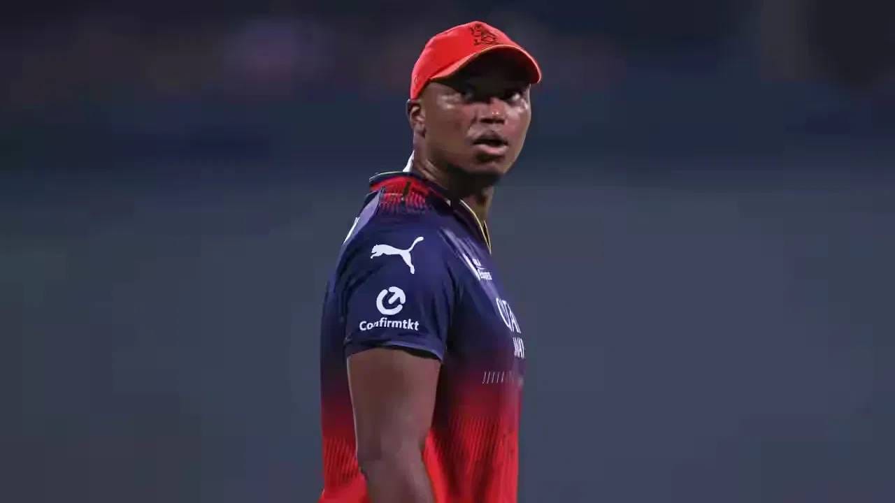 दक्षिण आफ्रिकेचा वेगवान गोलंदाज लुंगी एनगिडी आरसीबी संघात सामील झाला होता. पण प्लेऑफ सामन्यांसाठी अनुपलब्ध असल्याचे सांगण्यात आले. कारण जागतिक कसोटी अजिंक्यपद स्पर्धेच्या अंतिम सामन्याची तयारी करण्यासाठी 26 मे रोजी राष्ट्रीय संघात सामील व्हावे, अशी अधिसूचना दक्षिण अफ्रिका बोर्डाने काढली होती.