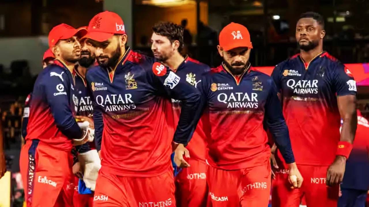 आयपीएल 2025 स्पर्धा स्थगितीनंतर पुन्हा सुरु होणार आहे. या स्पर्धेतील शेवटचे 17 सामने शनिवारीपासून सुरू होतील. बंगळुरूच्या चिन्नास्वामी स्टेडियमवर होणाऱ्या 58 व्या सामन्यात रॉयल चॅलेंजर्स बंगळुरू आणि कोलकाता नाईट रायडर्स यांच्यात सामना होणार आहे. 