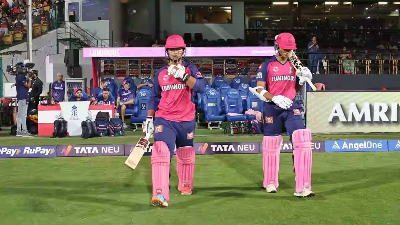 यशस्वी जयस्वालने आयपीएल 2023 मध्ये डावाच्या पहिल्या चेंडूवर पाचवेळा चौकार मारून वीरेंद्र सेहवागच्या विक्रमाशी बरोबरी केली. 2025 मध्ये ही कामगिरी पुन्हा केली आहे. यावर्षी डावाची सुरुवात करणाऱ्या यशस्वी जयस्वालने पहिल्याच चेंडूवर पाचवेळा चौकार मारला आहे. (Photo: IPL/BCCI)