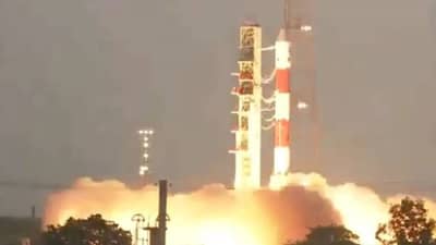 आम्ही पुन्हा येऊ, ISRO चा दुर्दम्य आत्मविश्वास, 101 वे मिशन फसले, रॉकेट तिसर्‍या टप्प्यावरच अडकले