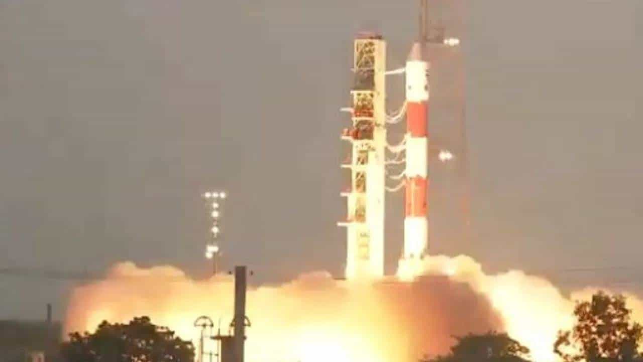 आम्ही पुन्हा येऊ, ISRO चा दुर्दम्य आत्मविश्वास, 101 वे मिशन फसले, रॉकेट तिसर्या टप्प्यावरच अडकले