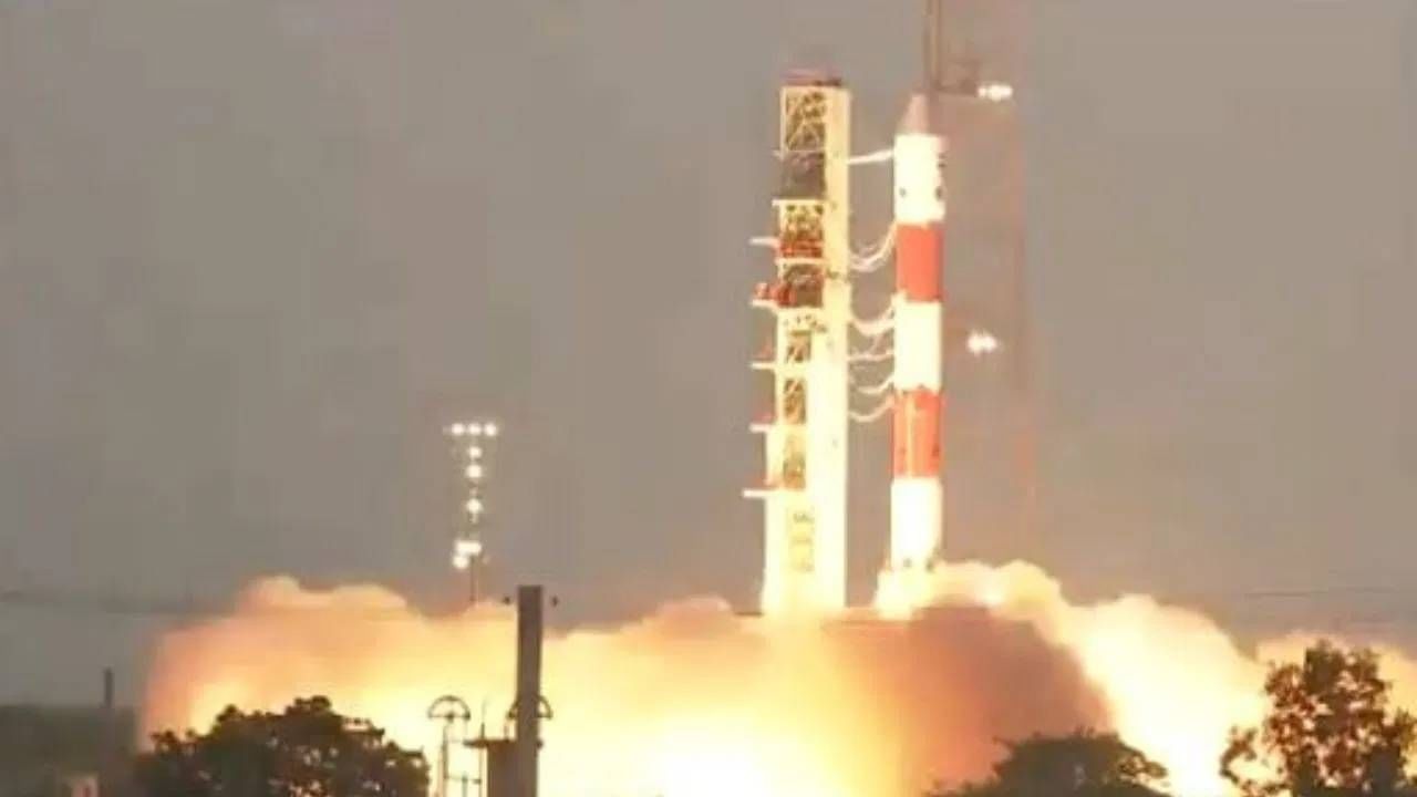 'आम्ही पुन्हा येऊ', ISRO चा दुर्दम्य आत्मविश्वास, 101 वे मिशन फसले, रॉकेट तिसर्‍या टप्प्यावरच अडकले