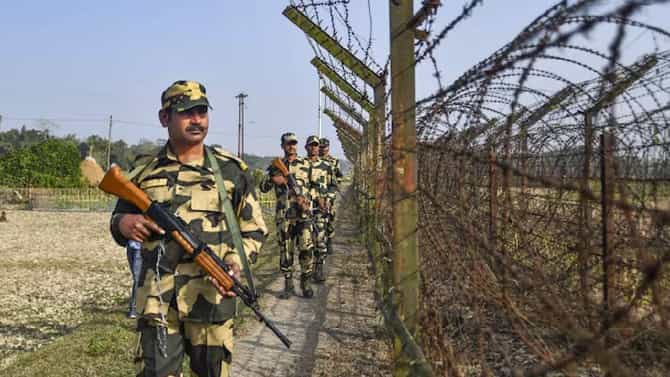 पाकड्यांचा बँड वाजताच बांगलादेश सतर्क, भारताच्या ‘सेव्हन सिस्टर्स’बद्दल बरळणारे युनूस चिंतेत