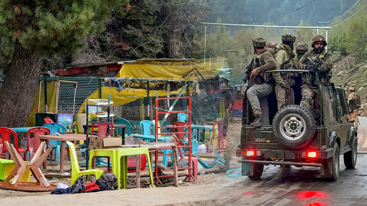 'चीन आणि मुस्लीम राष्ट्रे भारतावर हल्ला करतील', तिसऱ्या महायुद्धाबाबत 16 शतकातच या संतानं केलीये मोठी भविष्यवाणी