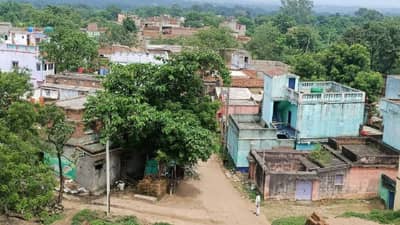 गाव कसले हे तर रेल्वेपूर! भाऊ, बहीण, वडील, आजोबा पण रेल्वेत, तीन पिढ्या सुद्धा सेवेत