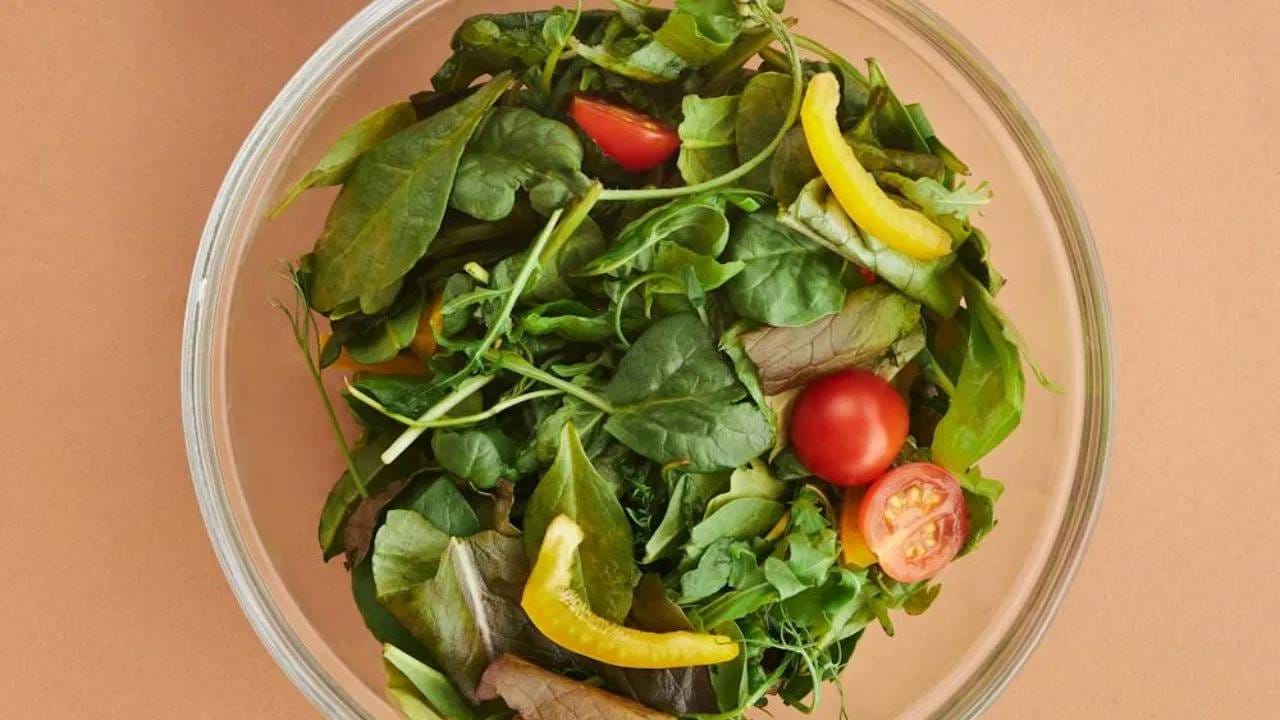 पालक ते डार्क चॉकलेटपर्यंत... 'हे' पदार्थ लोहाची कमतरता करतात दूर पालक ते डार्क चॉकलेटपर्यंत... 'हे' पदार्थ लोहाची कमतरता करतात दूर