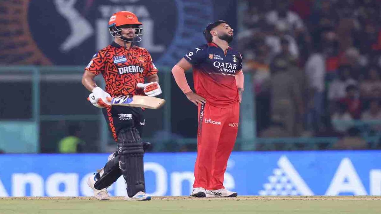 सनरायजर्स हैदराबाद युवा विकेटकीपर बॅट्समन ईशान किशन याने आयपीएलच्या 18 व्या मोसमातील 65 व्या सामन्यात वादळी खेळी केली. ईशानने 94 धावा केल्या. त्यामुळे हैदराबादला रॉयल चॅलेंजर्स बंगळुरु विरुद्ध 231 रॅन्सपर्यंत पोहचता आलं. (Photo Credit : IPL/Bcci)