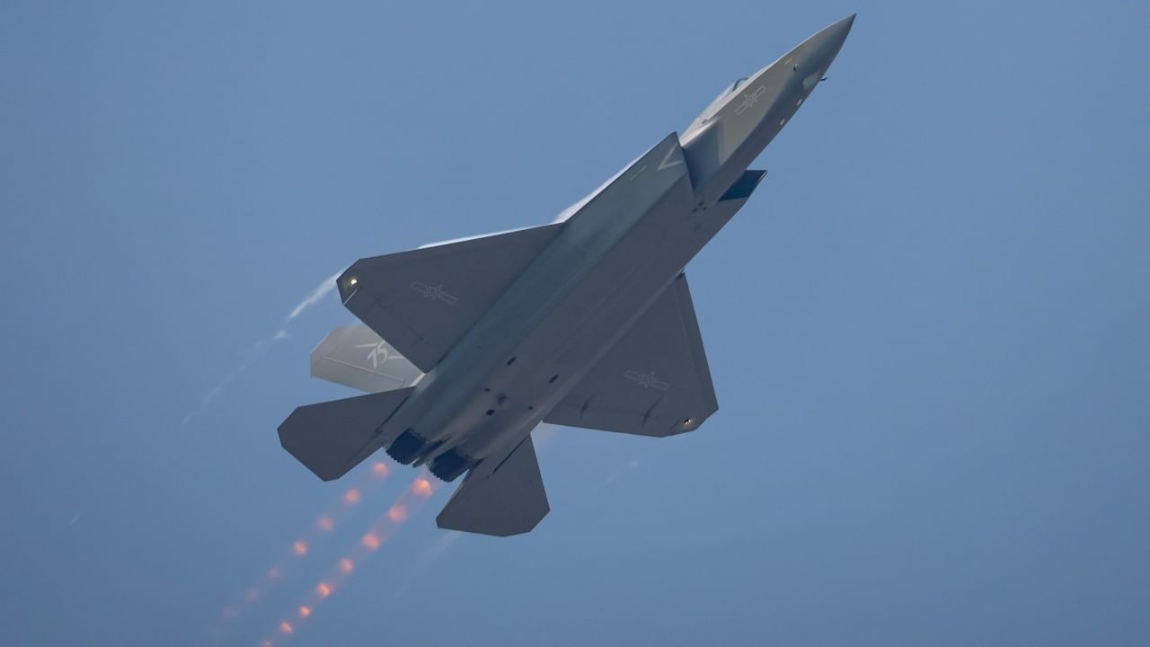 भारताच्या राफेलवाराने भेदरलेला पाकिस्तान आता हे खतरनाक फायटर विकत घेणार