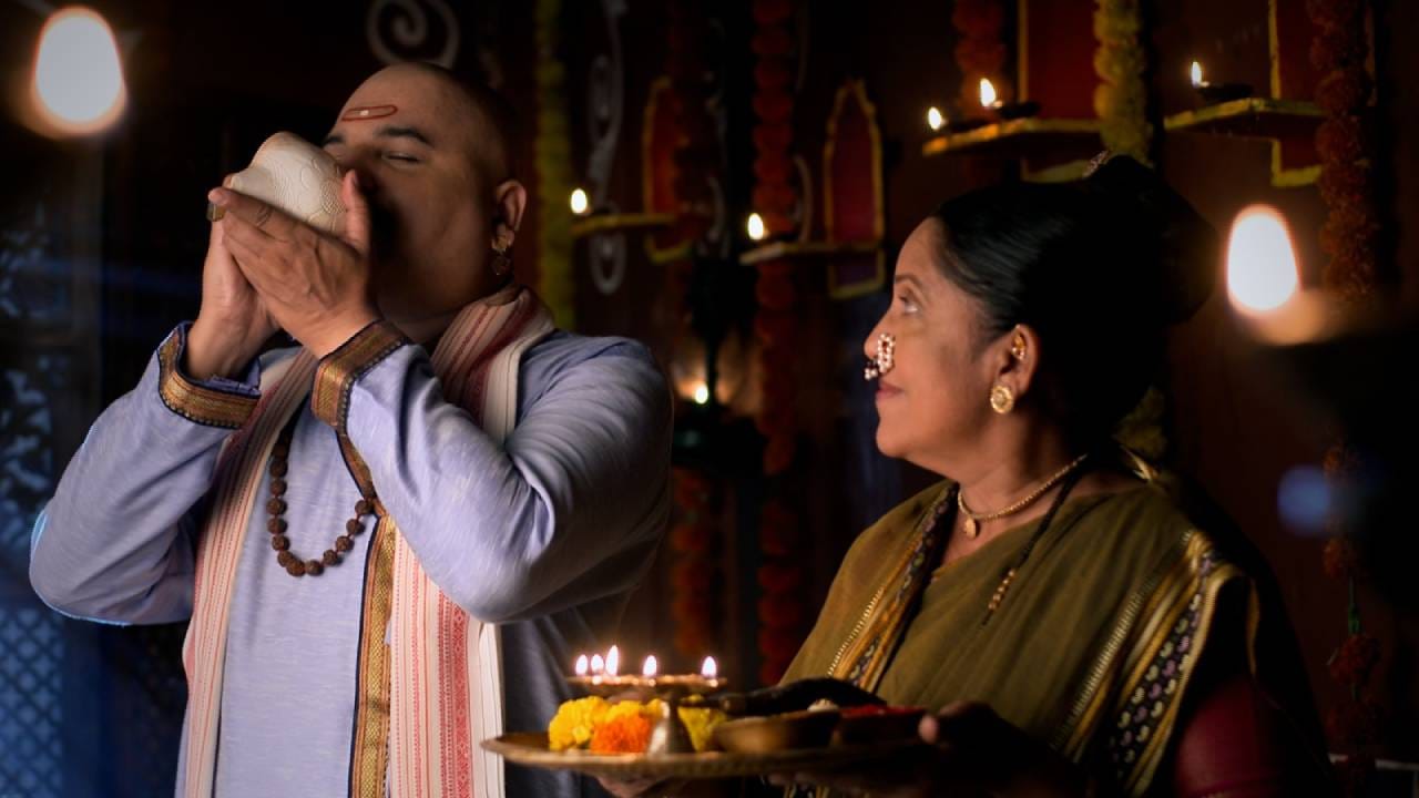 कारण स्वामींचं असं म्हणणं आहे, "जे इतरांना त्याज्य वाटतं, ते आम्हाला प्रिय असू शकतं." दुसरीकडे, कृष्णा नावाची तरुण मुलगी स्वामींच्या पादुका घट्ट पकडून प्राणपणाने धावताना दिसते. 
